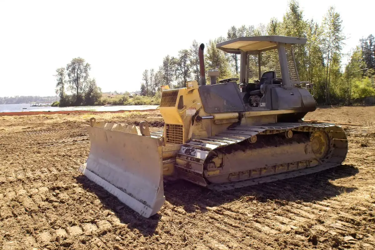 Why Large Dozers Are Built With Tracks vs Wheels