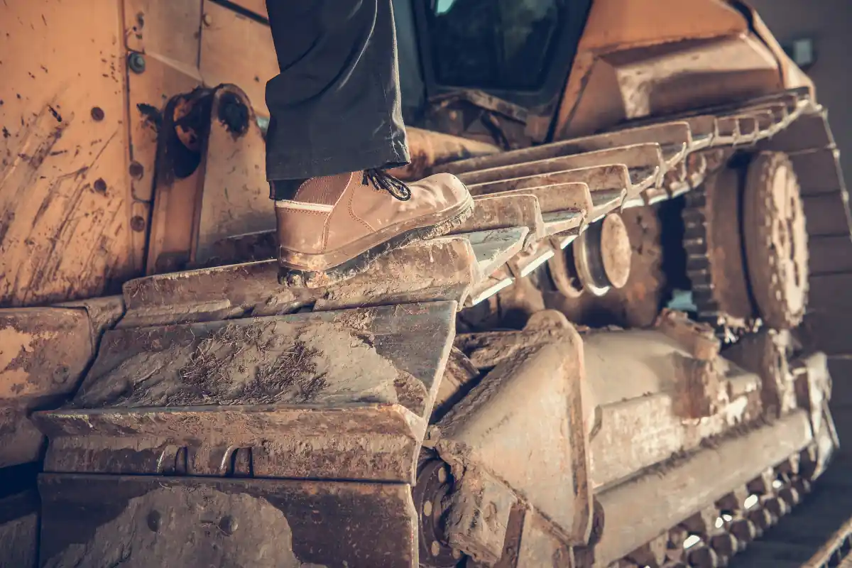 Dozer Tracks [ Why Do Some Bulldozers Have High Tracks ]